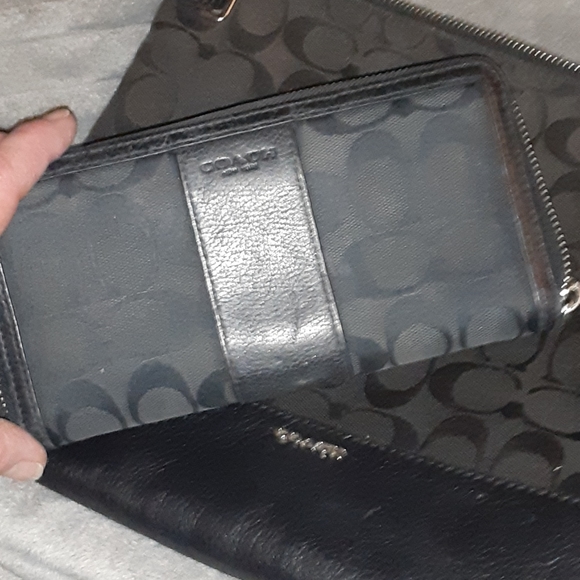 Coach crossbody purse and matching wallet set - Picture 4 of 6